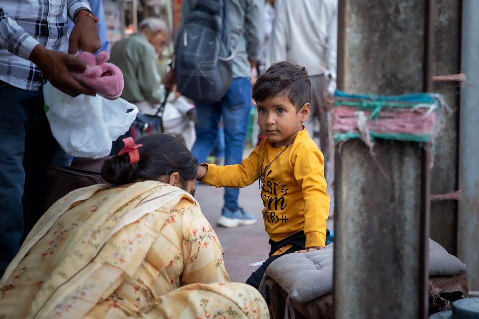 Junge in Delhi