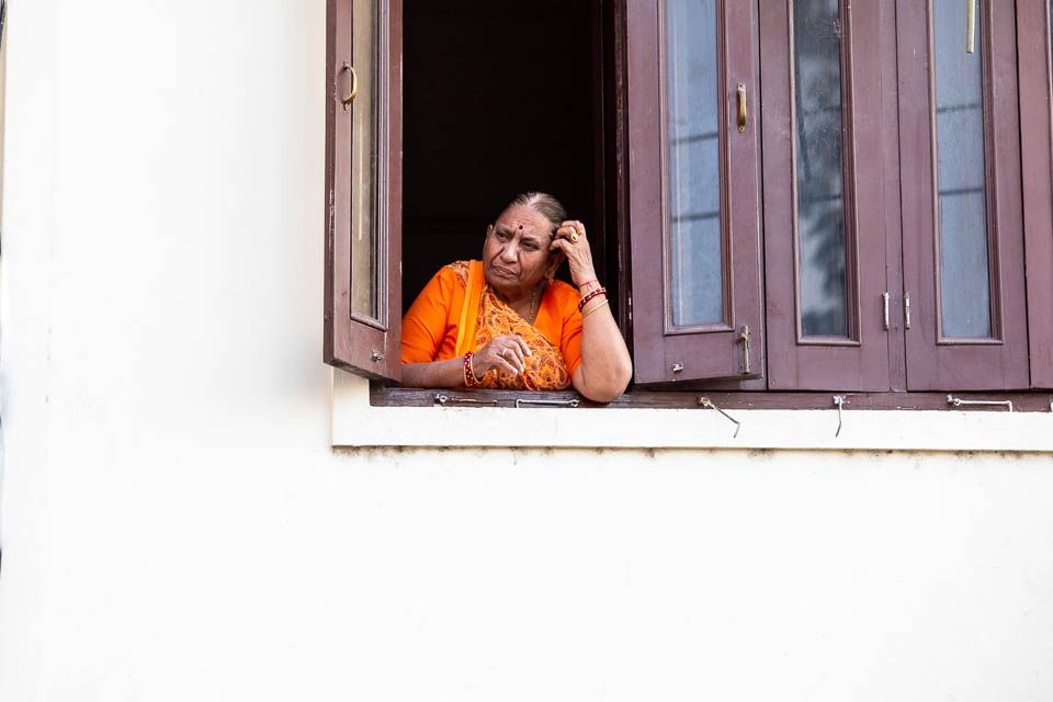 Frau am Fenster