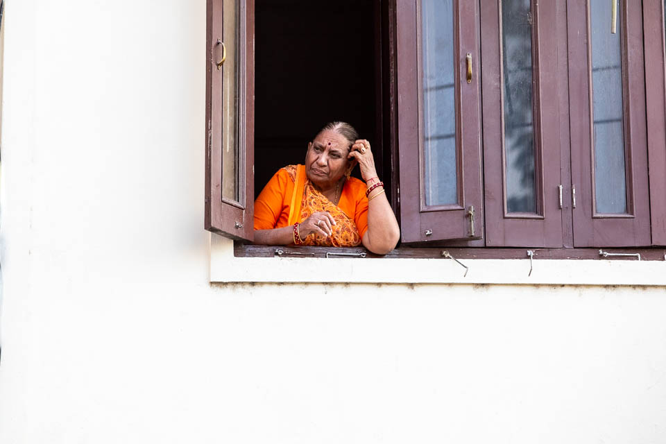 Frau am Fenster